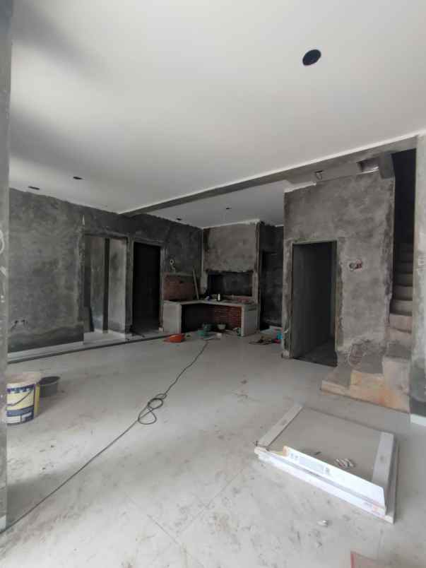 dijual rumah jatingaleh