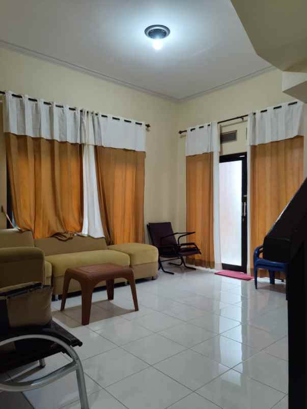 dijual rumah jl abdul gani atas