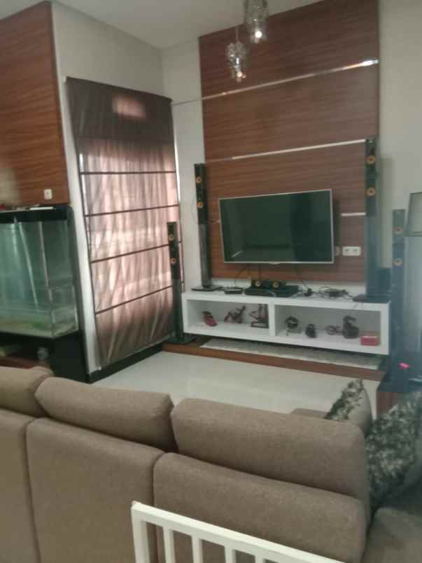 dijual rumah jl air dingin