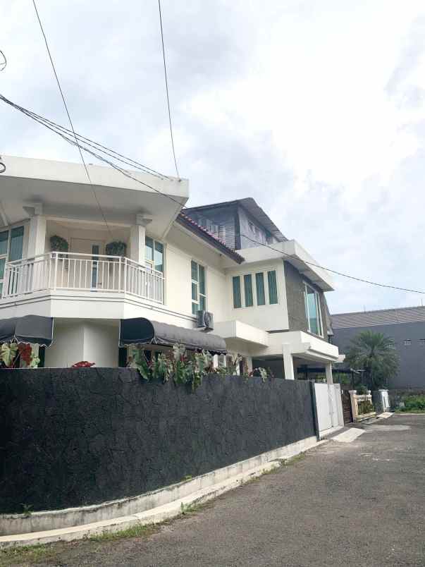 dijual rumah jl batu indah