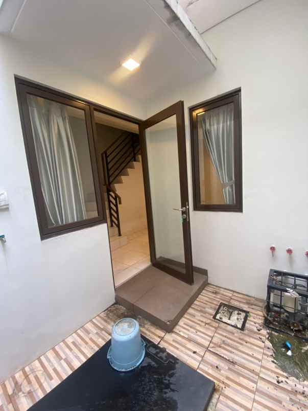 dijual rumah jl boulevard ahmad yani