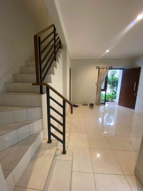 dijual rumah jl boulevard ahmad yani