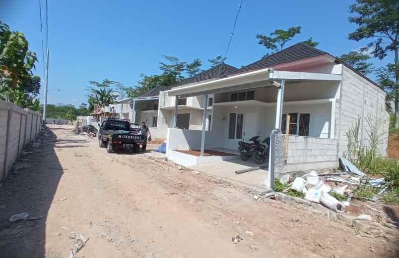 dijual rumah jl h suradi