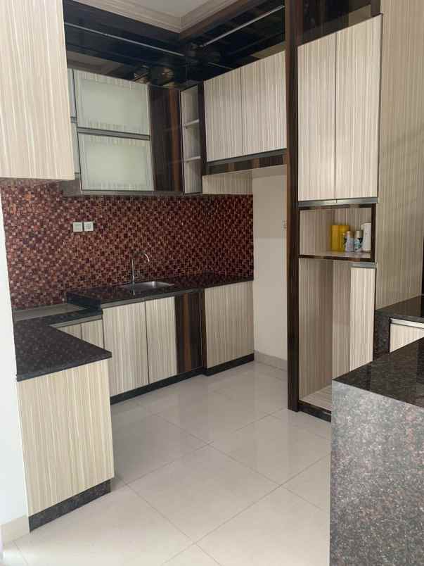 dijual rumah jl hangtuah ujung