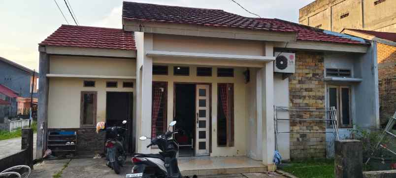 dijual rumah jl imam munandar
