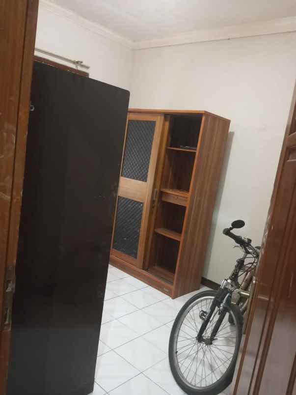 dijual rumah jl jupiter barat