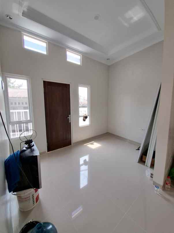 dijual rumah jl kalisari raya cijantung