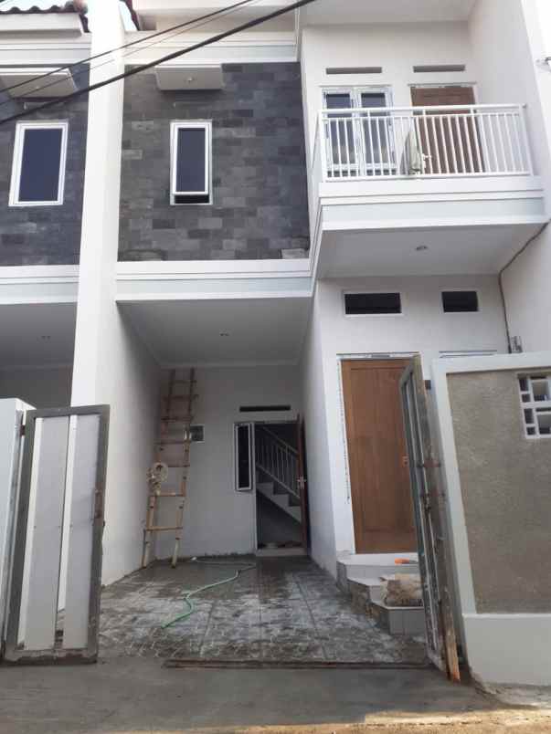 dijual rumah jl kalisari raya cijantung