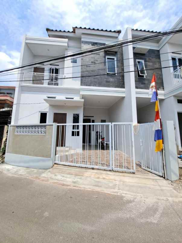 dijual rumah jl kalisari raya cijantung