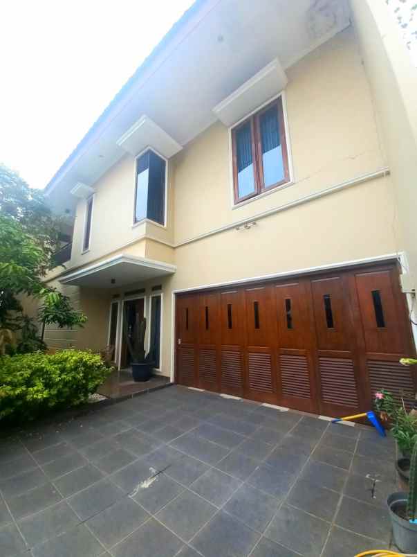 dijual rumah jl kelapa kuning billymoon