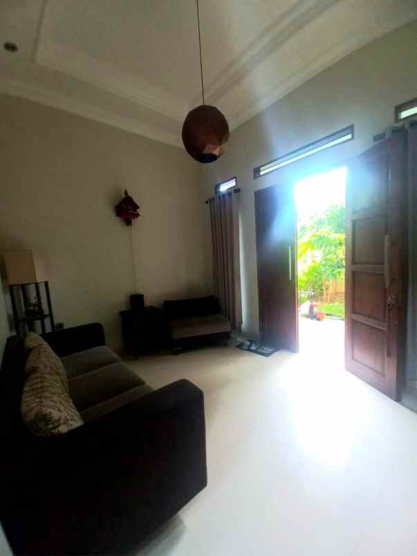 dijual rumah jl kelapa kuning billymoon