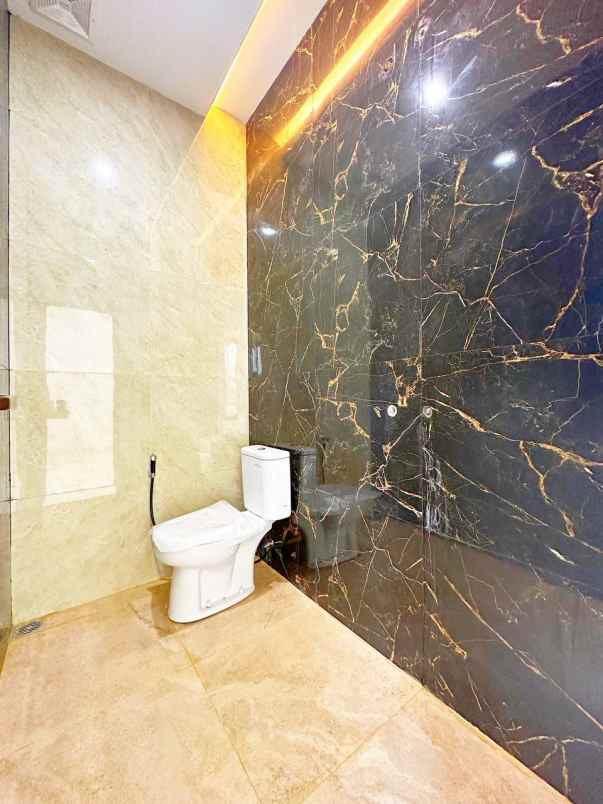 dijual rumah jl kemuning raya utan kayu