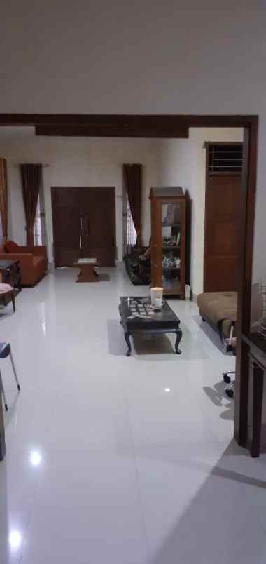 dijual rumah jl kirai no 6 cirendeu kel