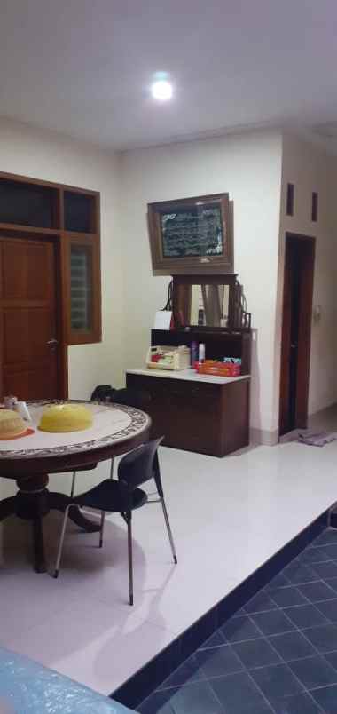 dijual rumah jl kirai no 6 cirendeu kel