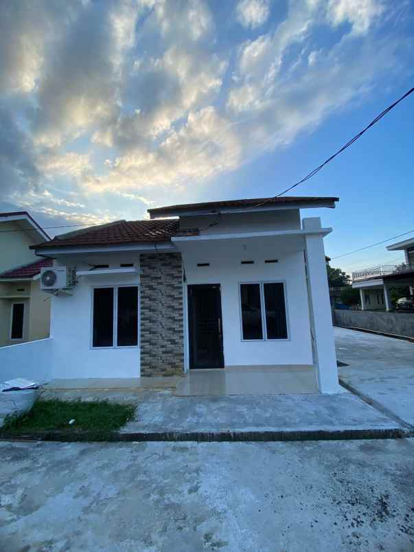 dijual rumah jl kuaran
