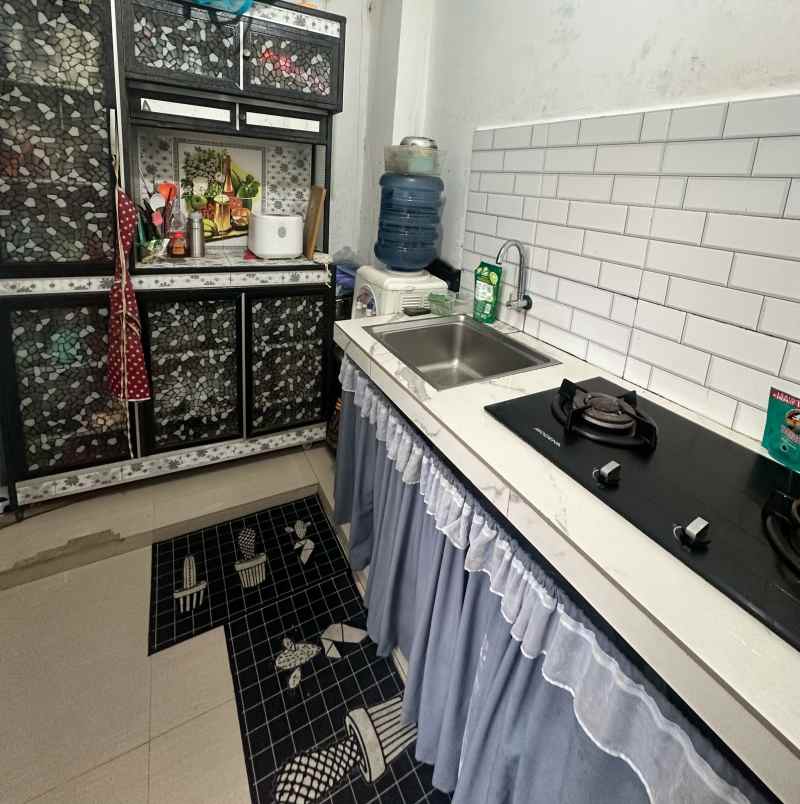 dijual rumah jl kuaran