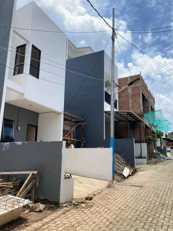 dijual rumah jl manunggal