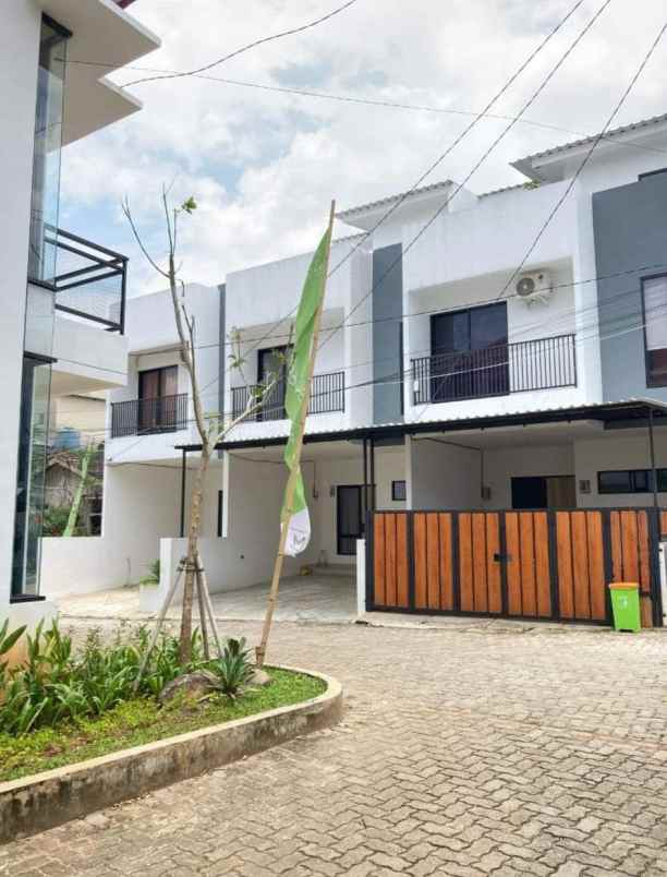 dijual rumah jl manunggal