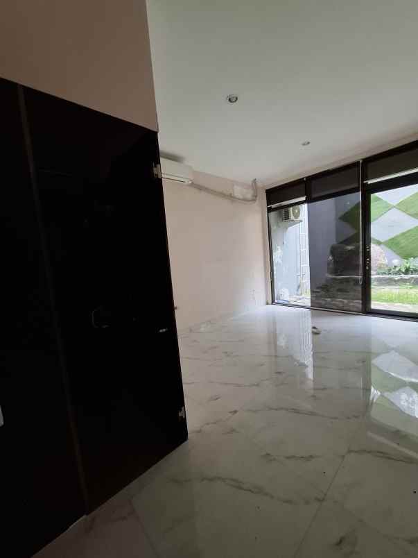 dijual rumah jl moh kahfi 1 no kav 73