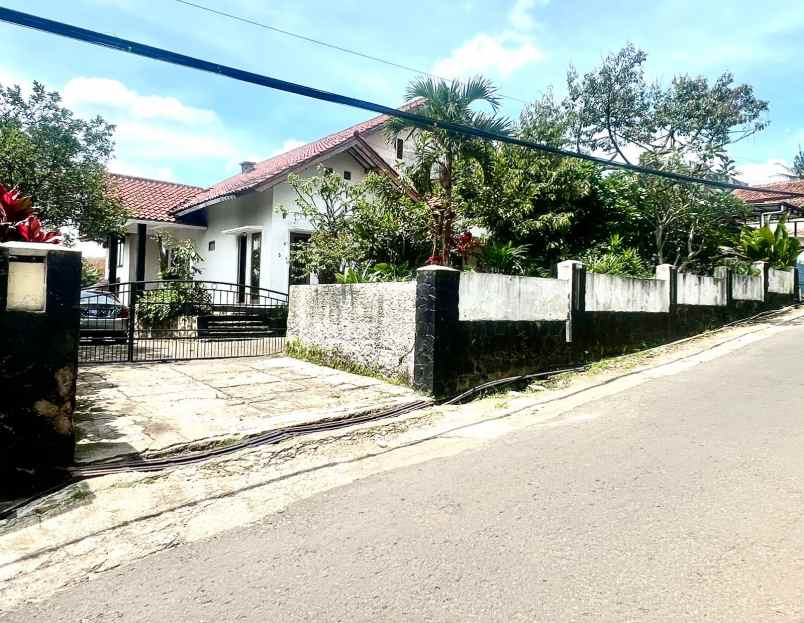 dijual rumah jl padasuka cicaheum