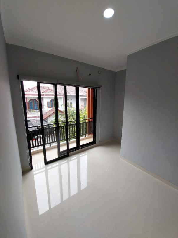 dijual rumah jl pondok kelapa raya