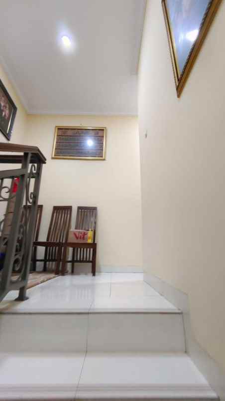 dijual rumah jl raya kodau