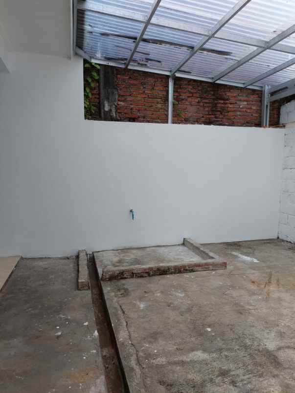 dijual rumah jl saptamarga