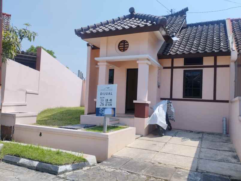 dijual rumah jl semarang indah