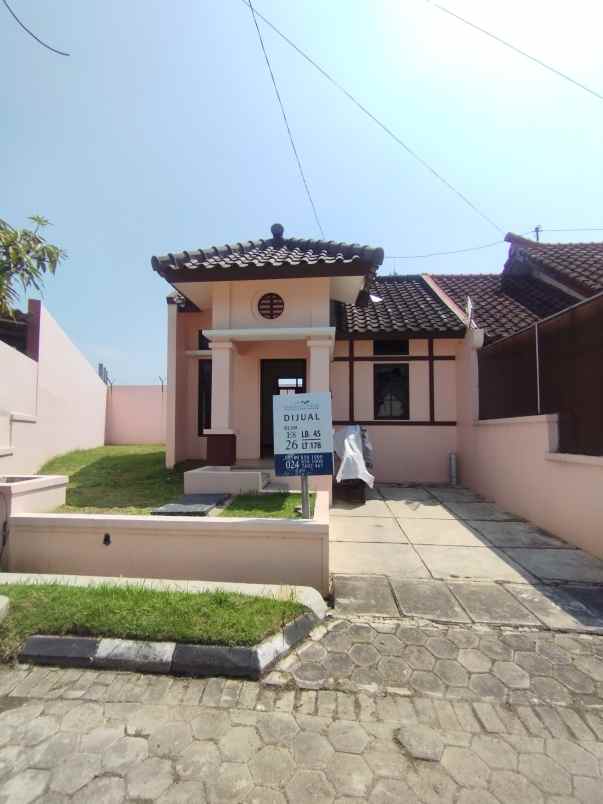 dijual rumah jl semarang indah