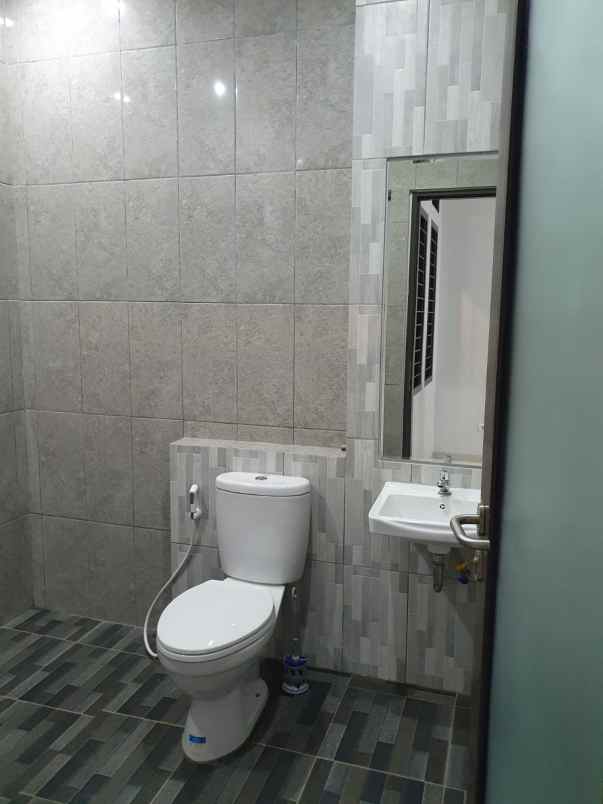 dijual rumah jl sersan bajuri