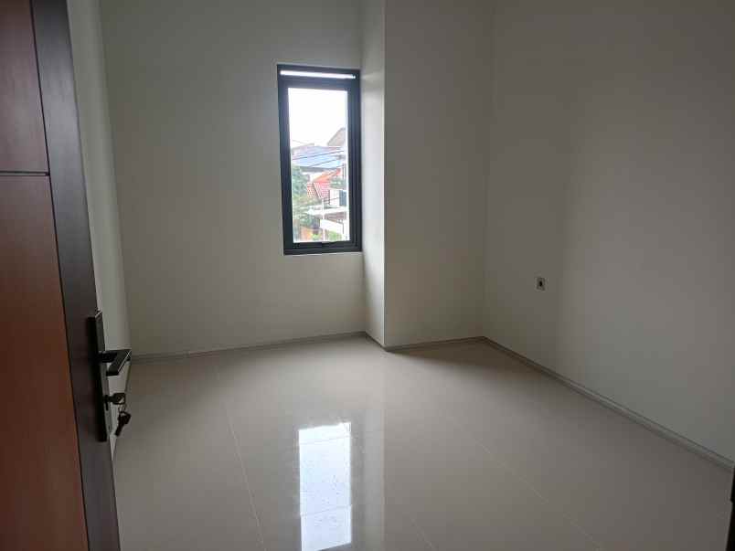 dijual rumah jl soekarno hatta aria graha