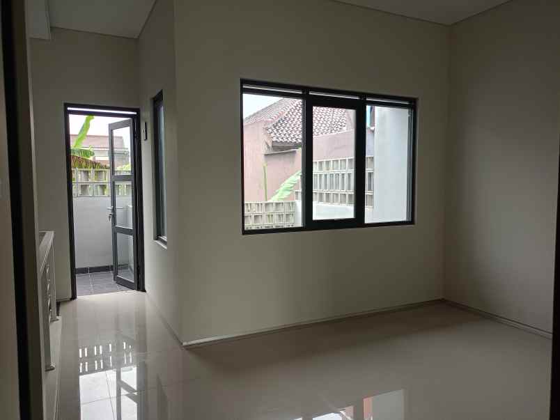dijual rumah jl soekarno hatta aria graha