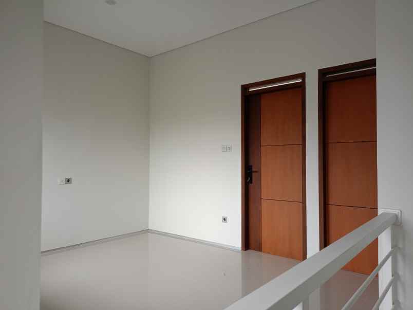 dijual rumah jl soekarno hatta aria graha