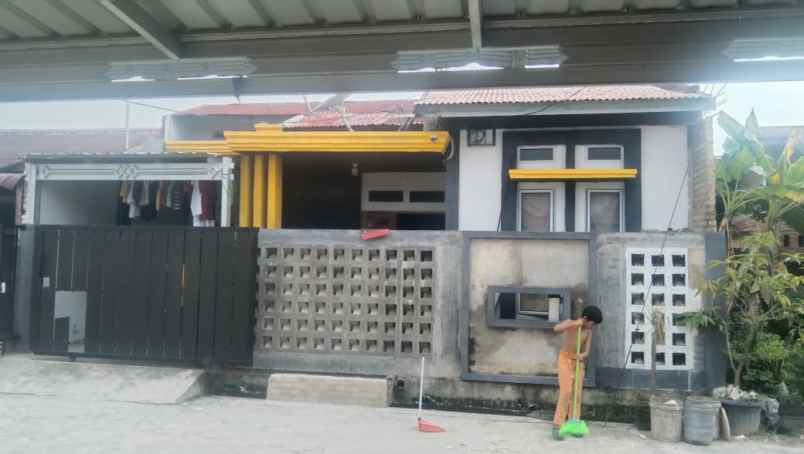 dijual rumah jl suka karya