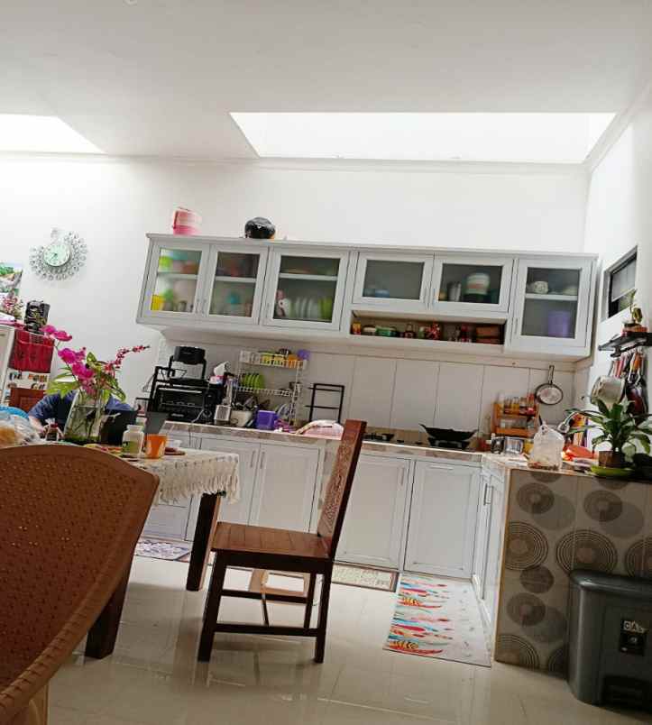 dijual rumah jl taman anyelir 3 kel