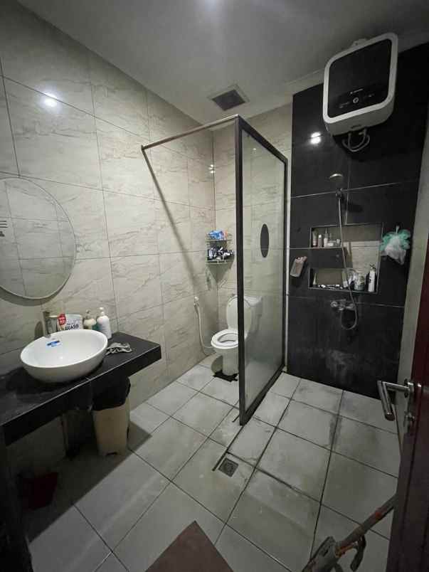 dijual rumah jl tanjung meruya selatan