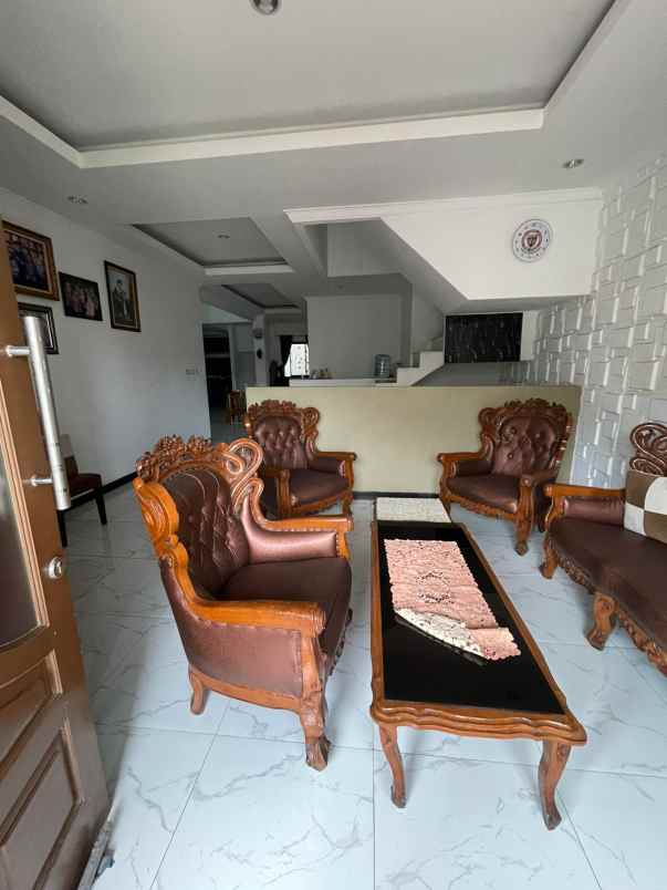 dijual rumah jl tanjung meruya selatan