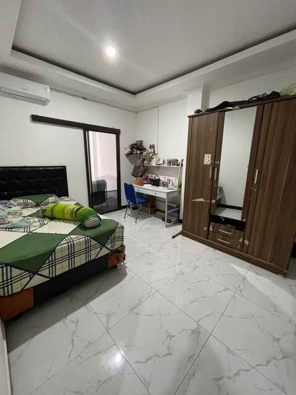 dijual rumah jl tanjung meruya selatan