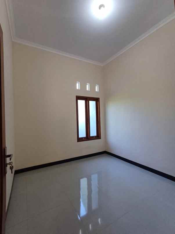 dijual rumah kalitirto