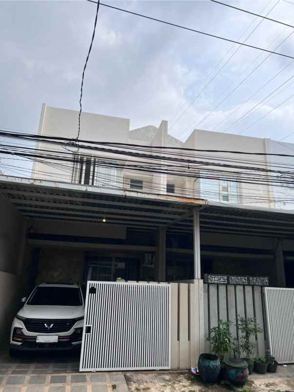 dijual rumah karang empat