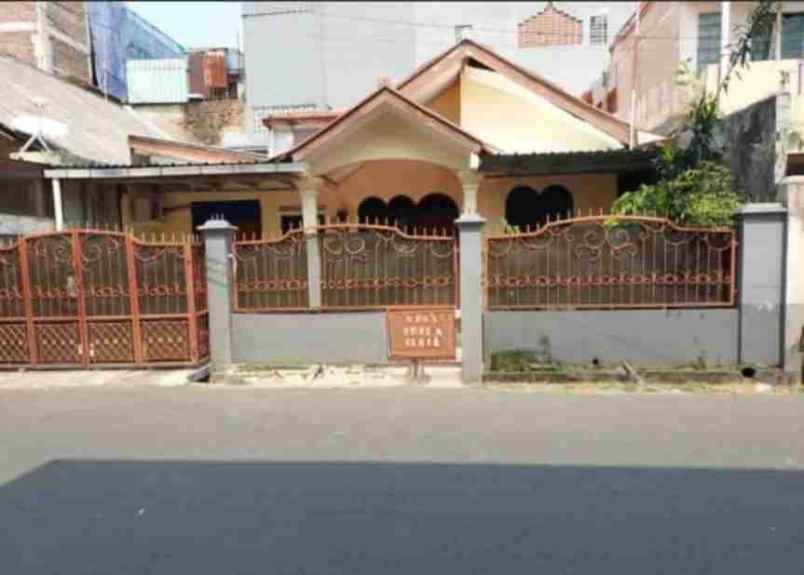 dijual rumah karet