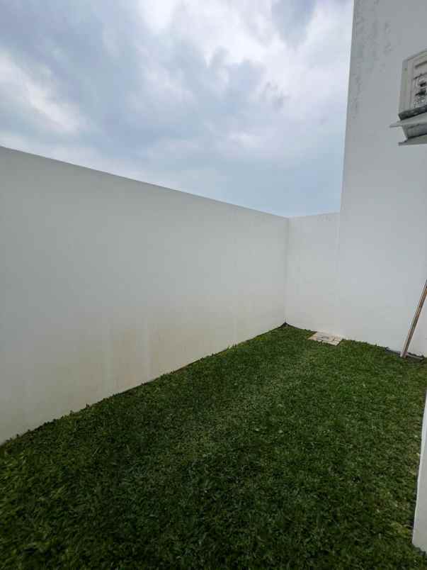 dijual rumah kemang pratama bekasi