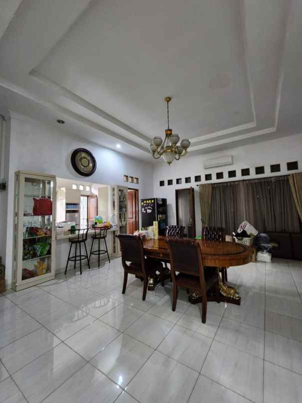 dijual rumah kemang timur