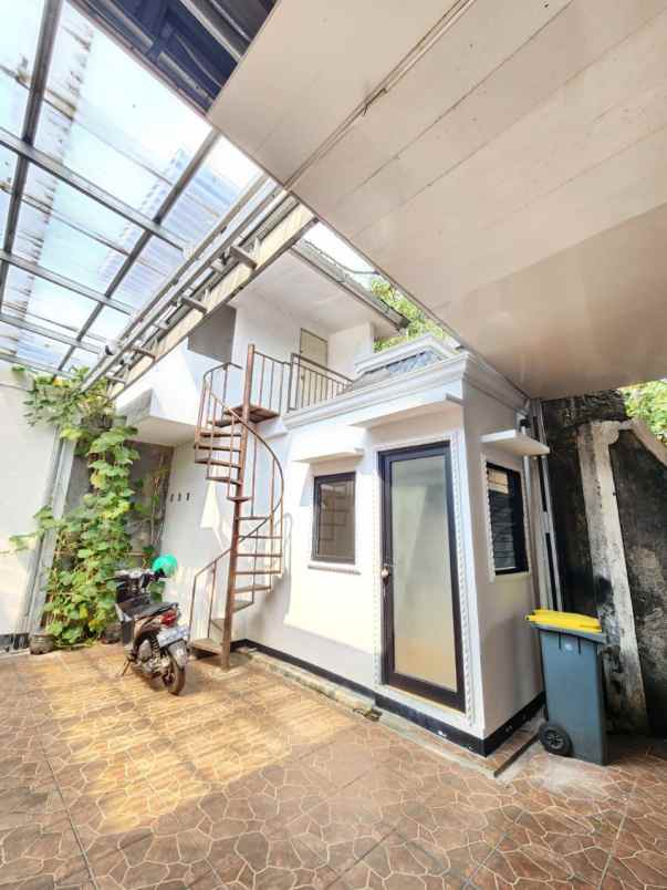 dijual rumah kemang timur