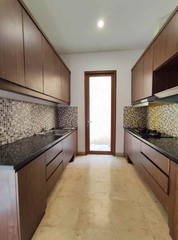 dijual rumah kemang utara