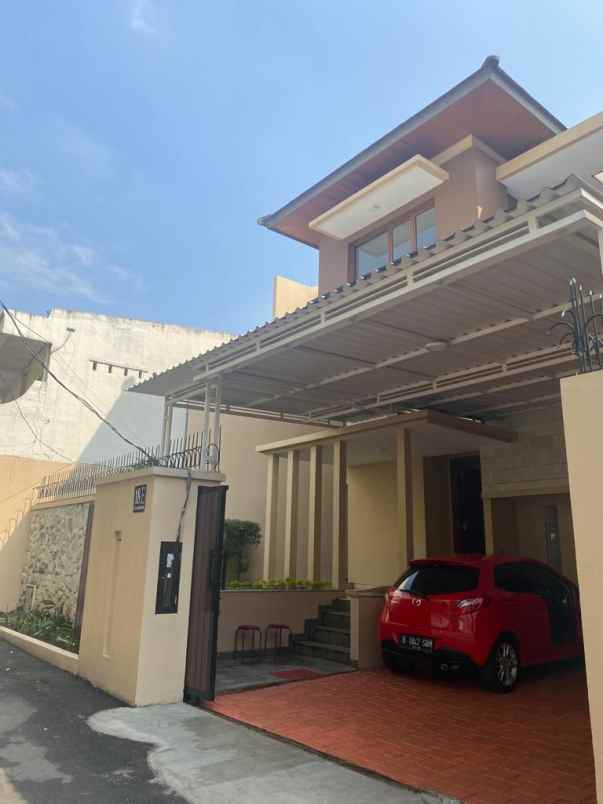 dijual rumah kemang utara