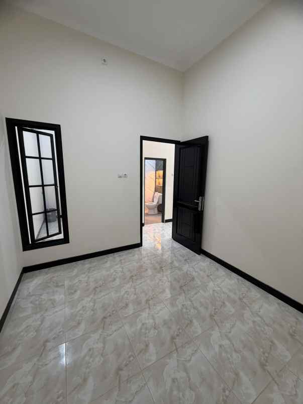 dijual rumah kemlaten sawah