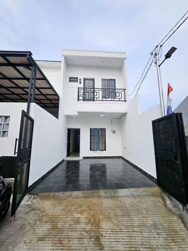 dijual rumah klapa dua wetan