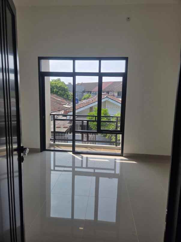 dijual rumah komplek bukit nusa indah