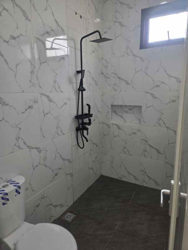 dijual rumah komplek bukit nusa indah